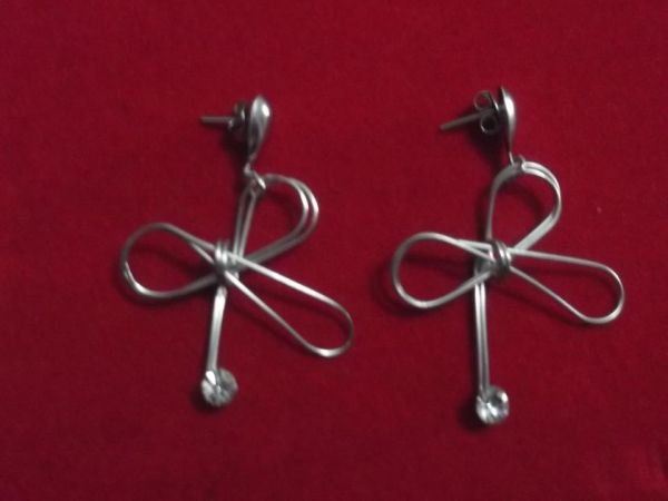 Brinco Laço com strass